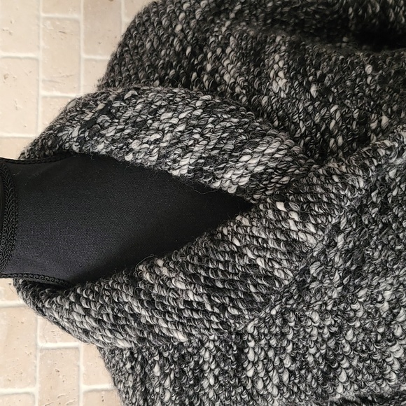 Danier Women's Black Wool Blend and Leather Coat (Sz M) - Picture 2 of 15